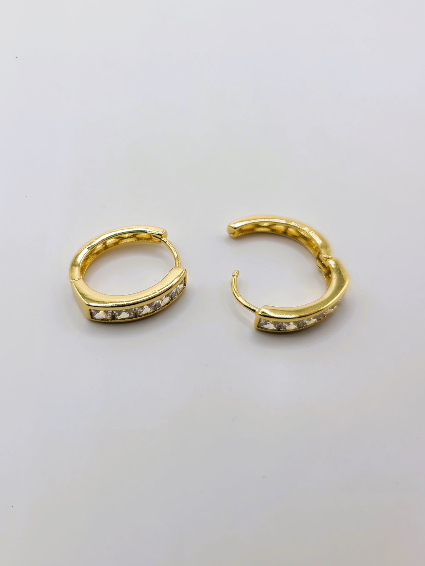 Oval Diamond Lined Huggies