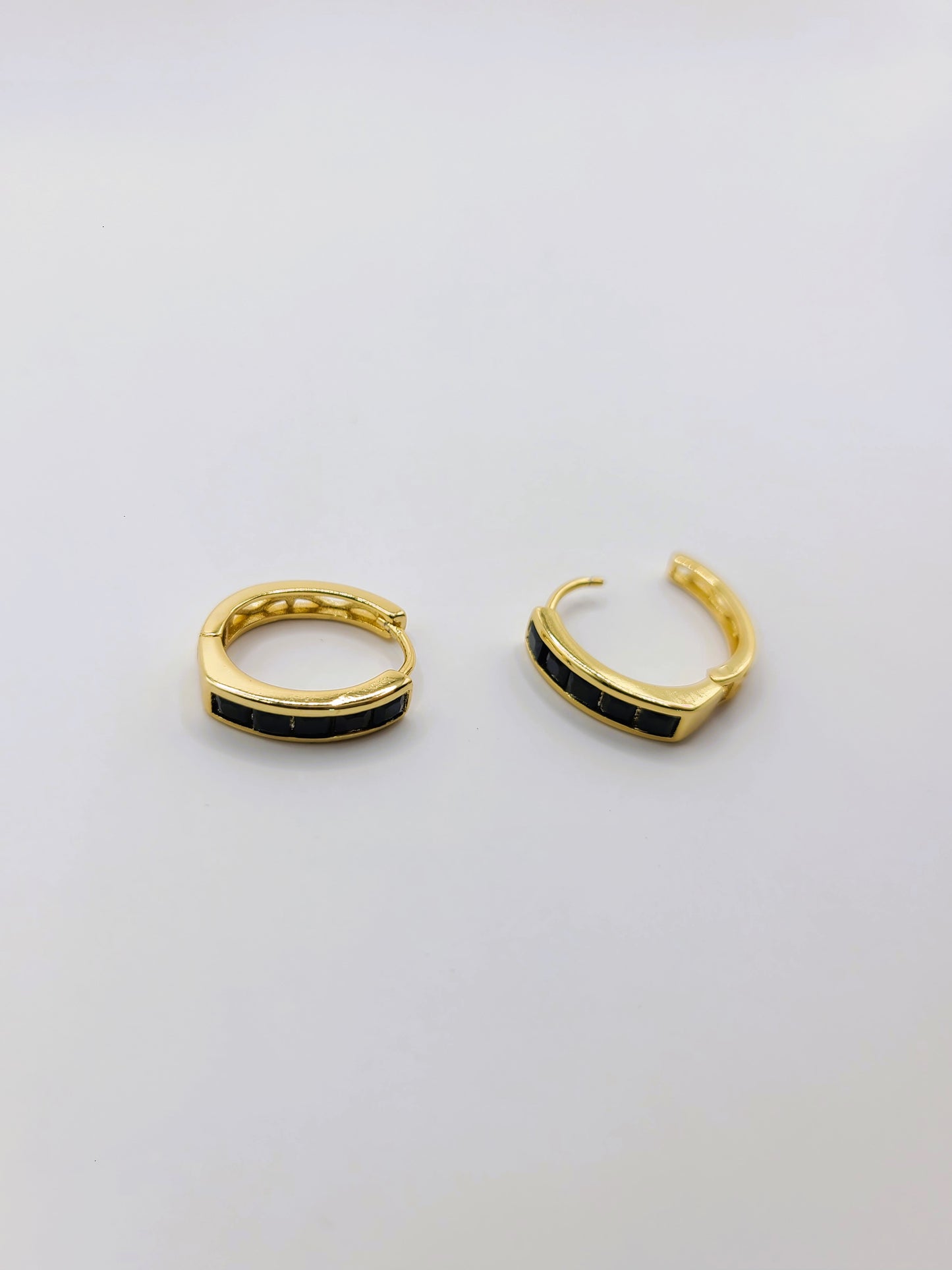Oval Black Diamond Lined Huggies