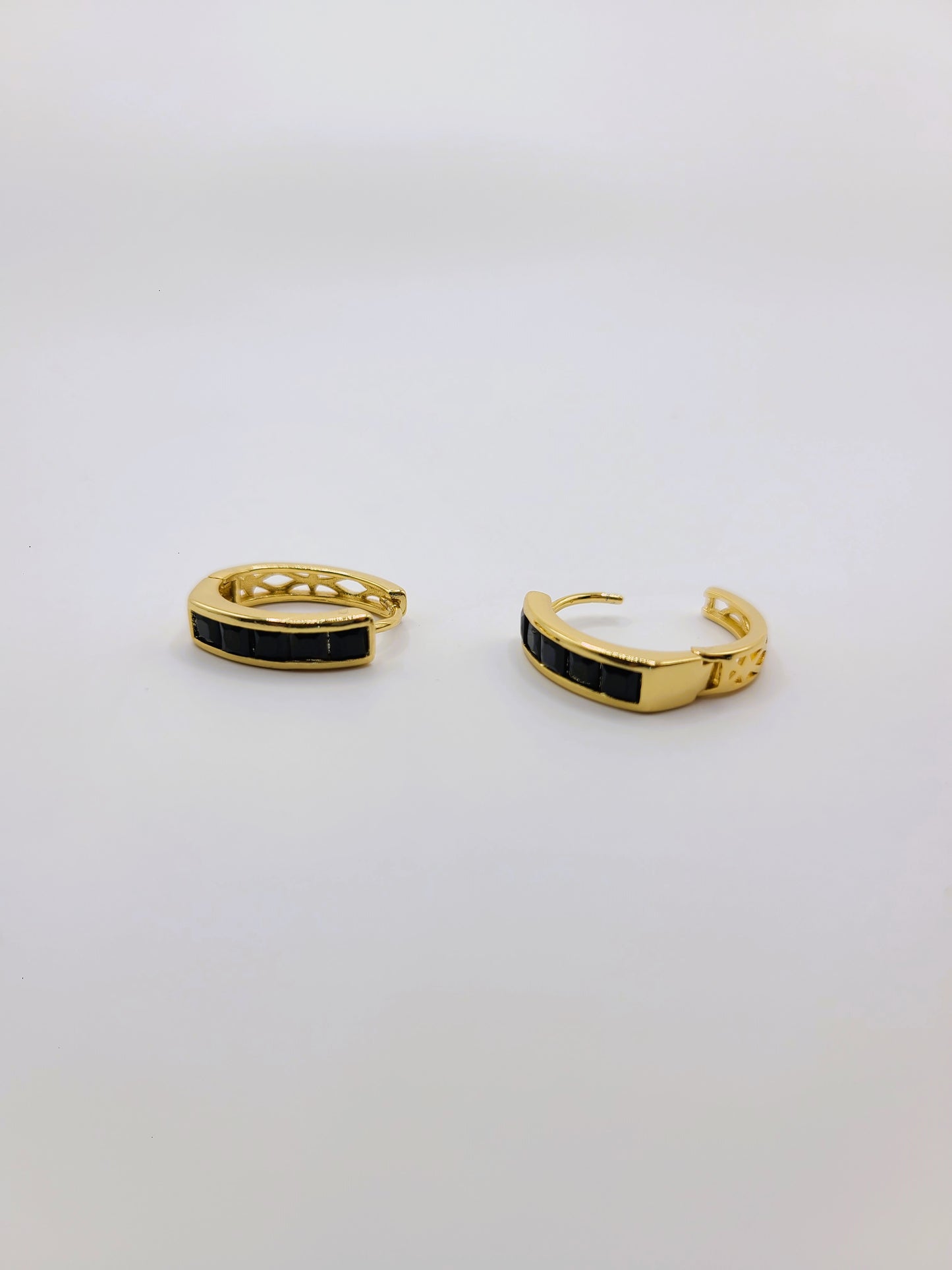 Oval Black Diamond Lined Huggies