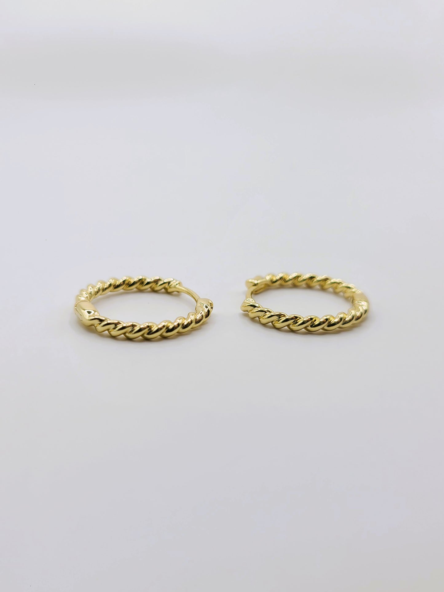 Signature Gold Medium Twisted Sister Huggies