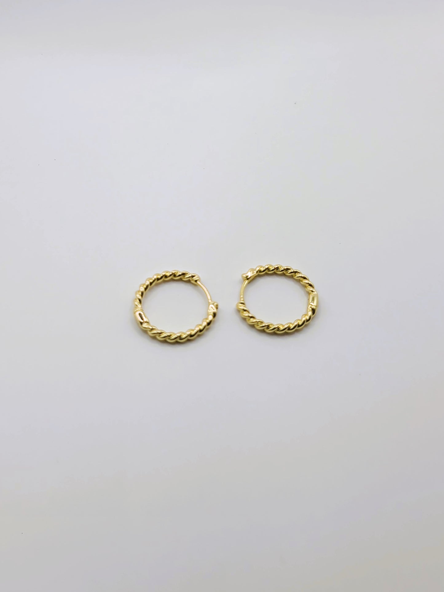 Signature Gold Medium Twisted Sister Huggies