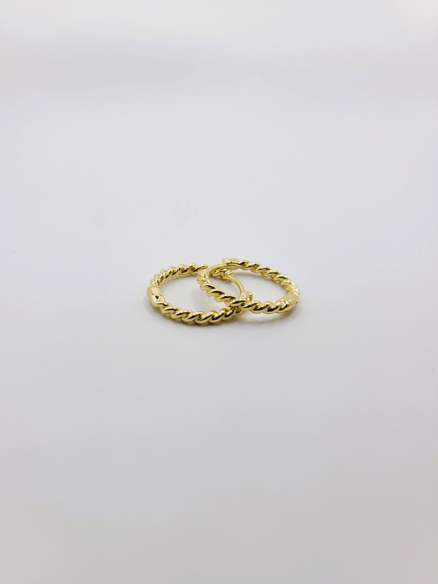 Signature Gold Medium Twisted Sister Huggies