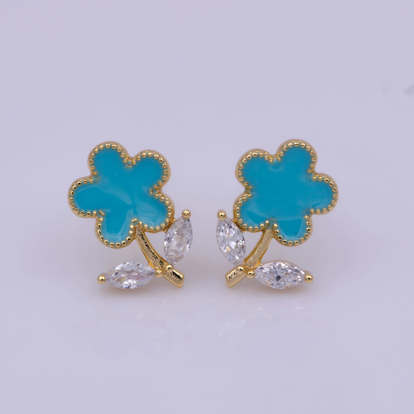 Petal Pop Daisy Stud Earrings